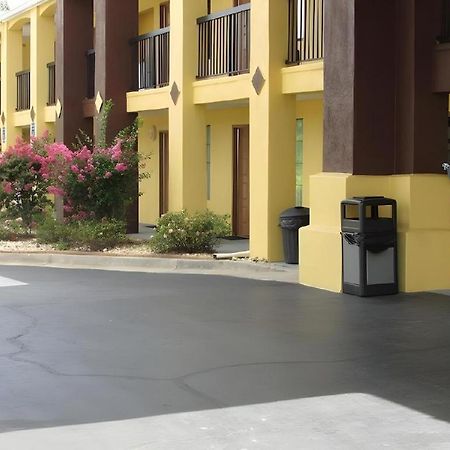 Days Inn & Suites By Wyndham Fort Valley Buitenkant foto