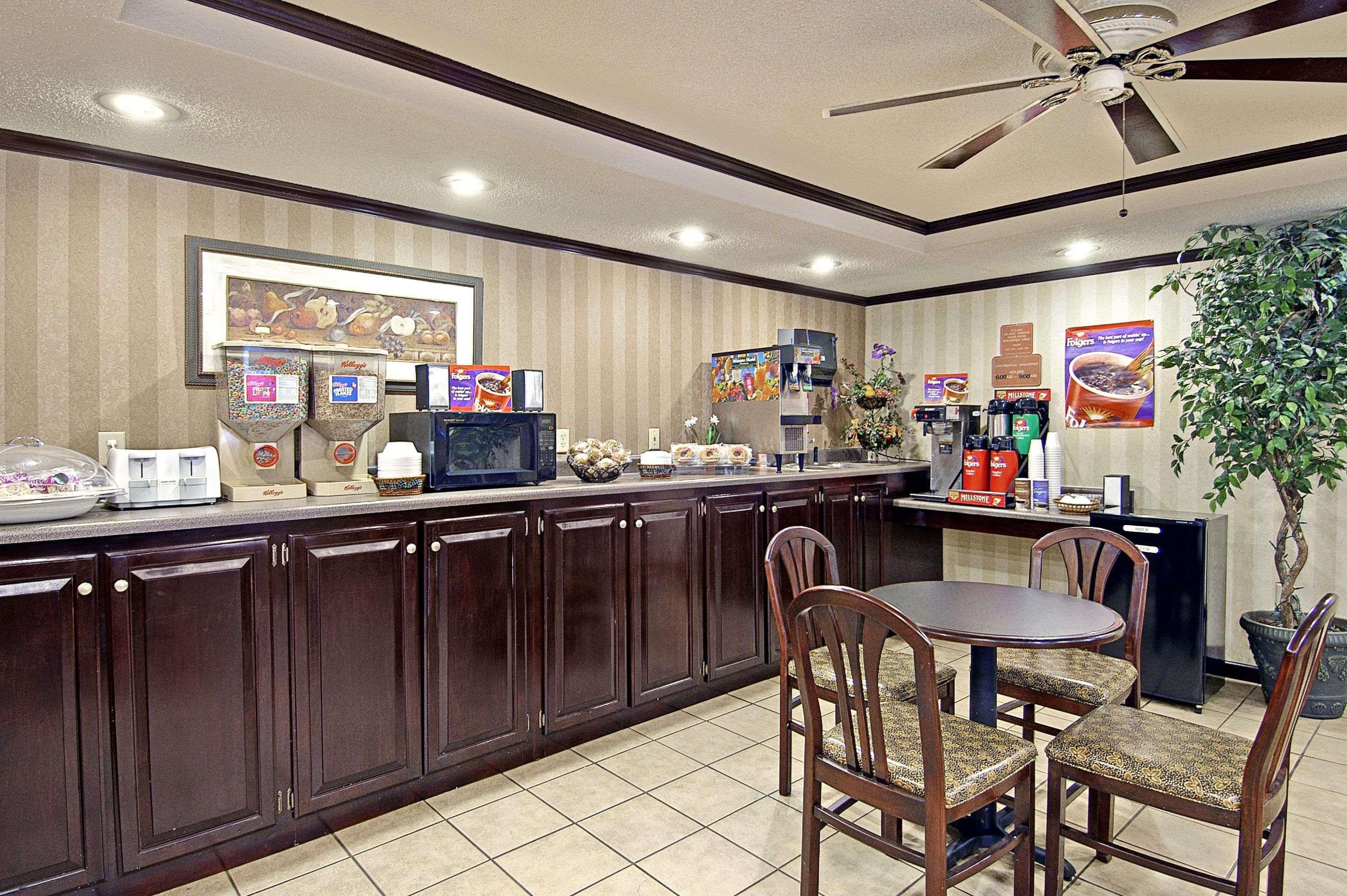 Days Inn & Suites By Wyndham Fort Valley Buitenkant foto