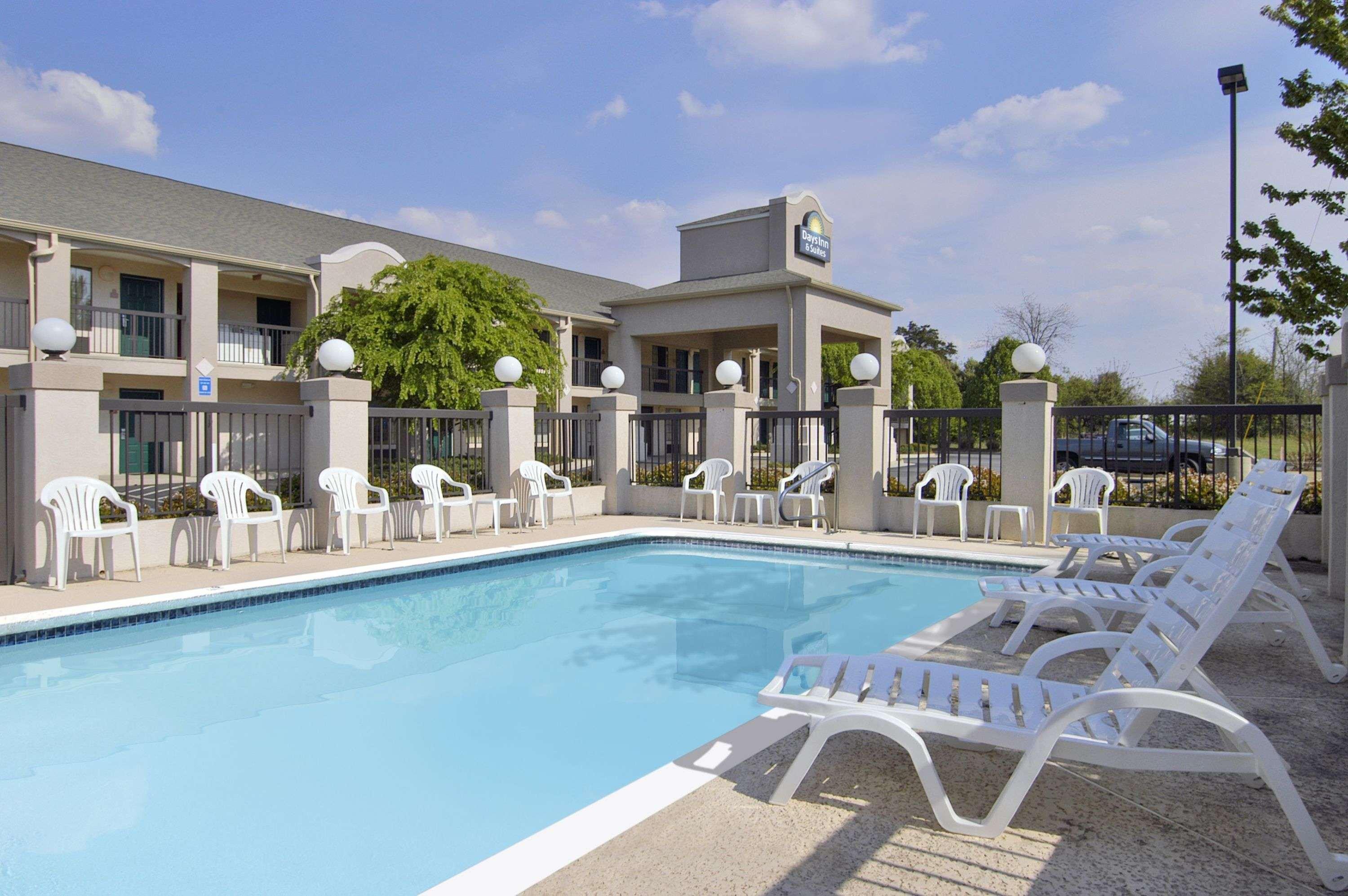 Days Inn & Suites By Wyndham Fort Valley Buitenkant foto