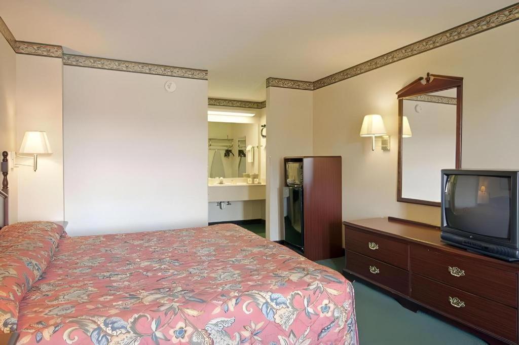 Days Inn & Suites By Wyndham Fort Valley Buitenkant foto