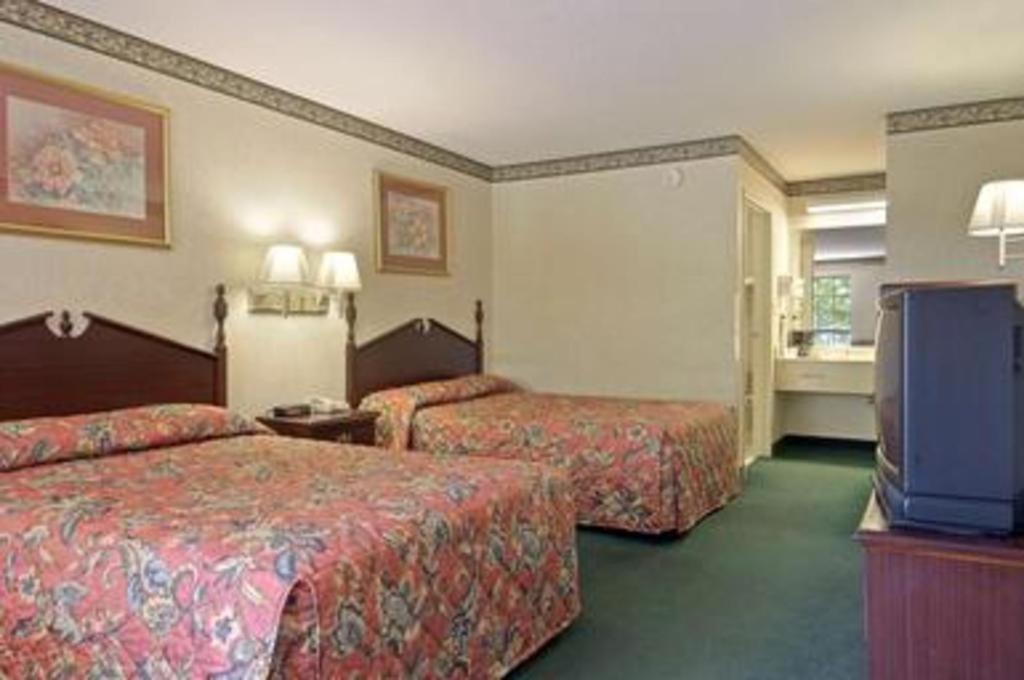 Days Inn & Suites By Wyndham Fort Valley Buitenkant foto