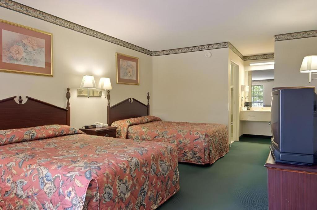 Days Inn & Suites By Wyndham Fort Valley Buitenkant foto