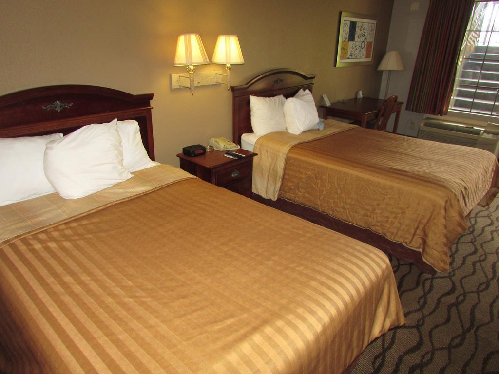 Days Inn & Suites By Wyndham Fort Valley Buitenkant foto