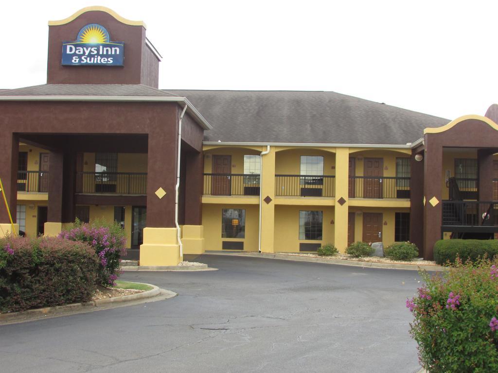 Days Inn & Suites By Wyndham Fort Valley Buitenkant foto